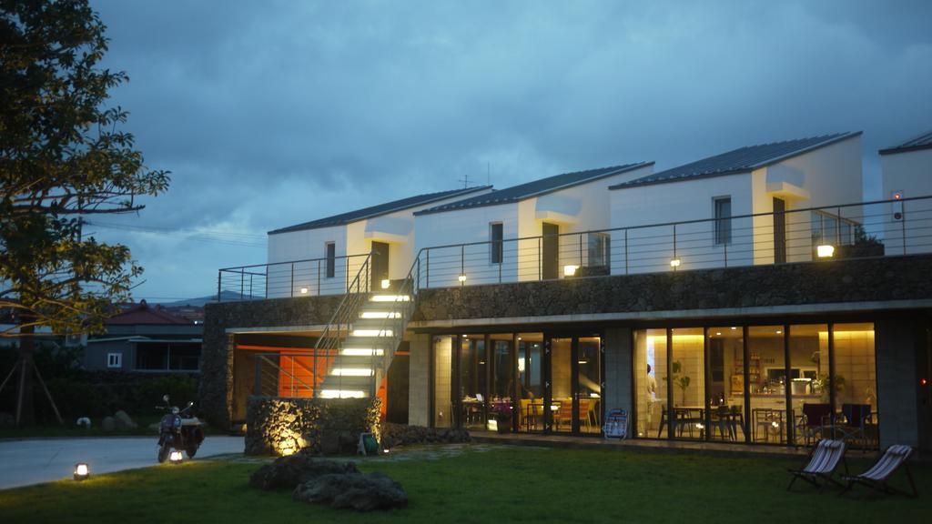 Eridu Cafe N Beds Hotel Seogwipo Eksteriør billede
